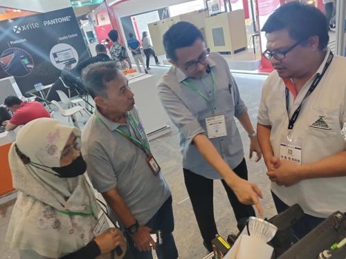 LINE ALBUM Manufacturing-Indonesia-2024 241211 13